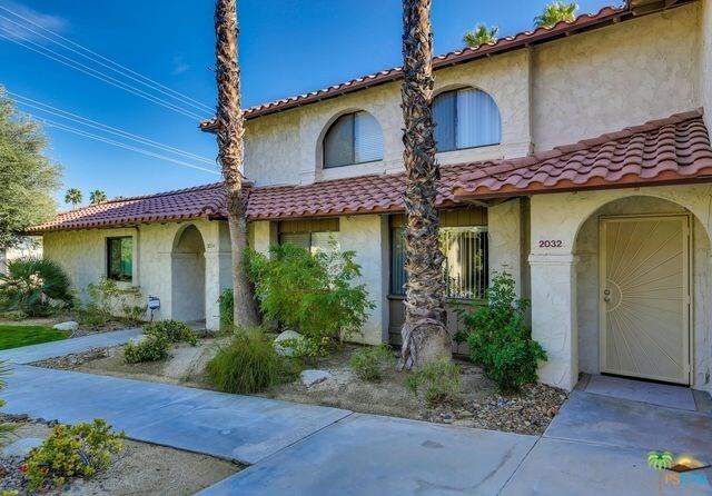 1854 N Mira Loma Way in Palm Springs, CA - Building Photo