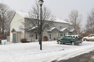 April Meadows in Geneseo, NY - Foto de edificio - Building Photo