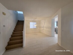 204 Hickory Heights Ave in Las Vegas, NV - Building Photo - Building Photo