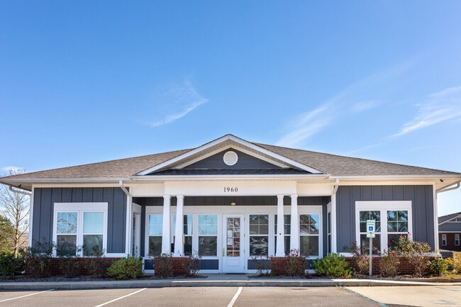 Shiloh Apartments in Opelika, AL - Foto de edificio - Building Photo