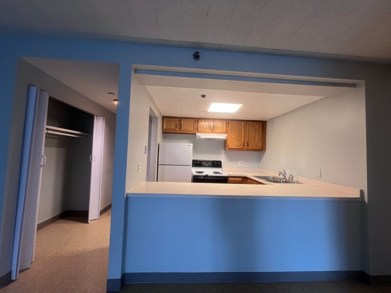 100 Jefferson Sq in Waterbury, CT - Building Photo