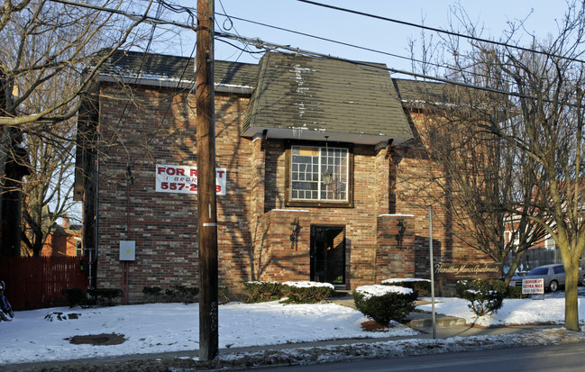 Hamilton Manor in Cincinnati, OH - Building Photo - Building Photo