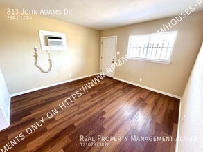 813 John Adams Dr in San Antonio, TX - Building Photo - Building Photo