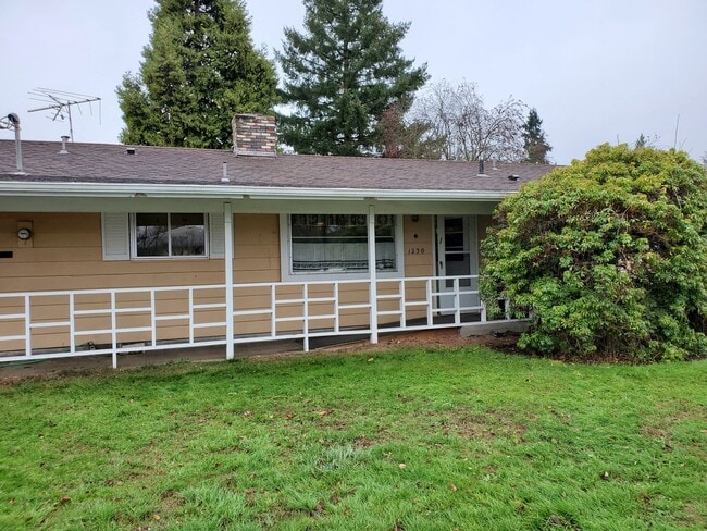 property at 1230 SE Walnut St