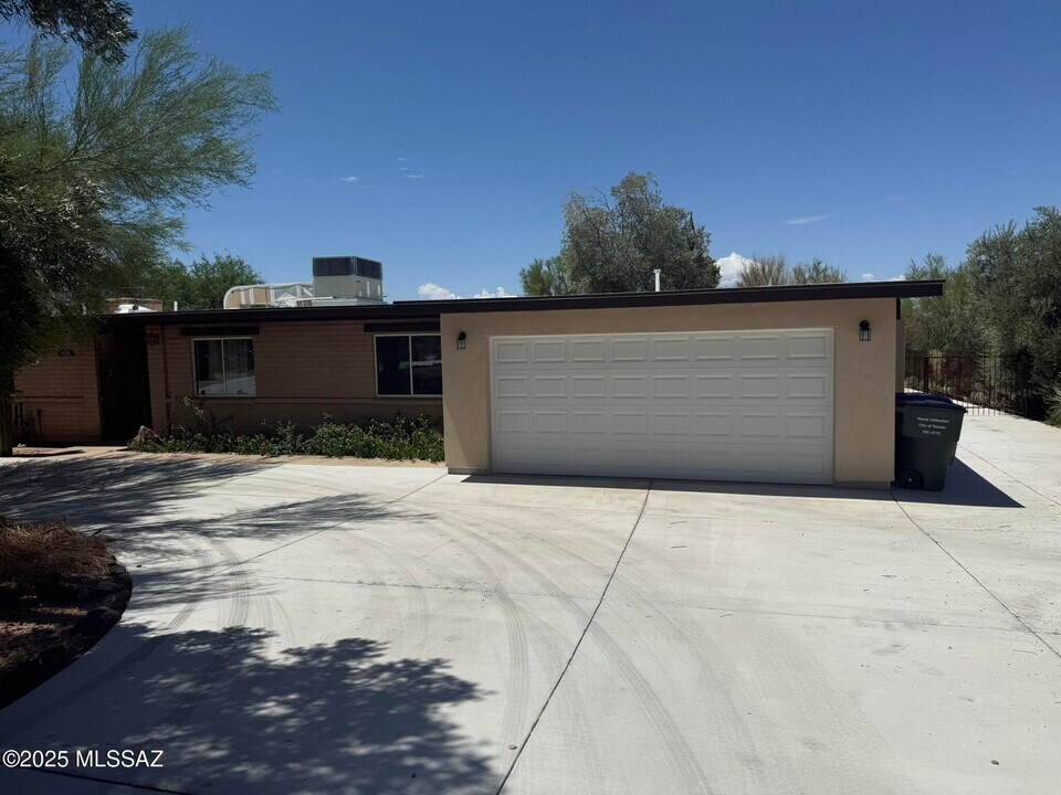 1450 S Corsica Pl in Tucson, AZ - Building Photo