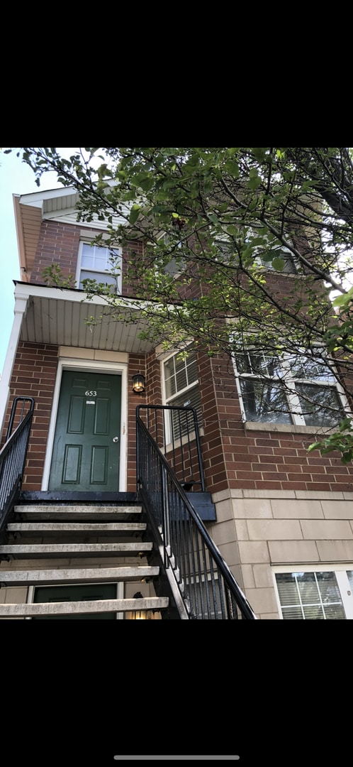 property at 653 W Division St