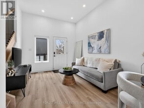 4 Southwell Dr in Toronto, ON - Building Photo - Building Photo