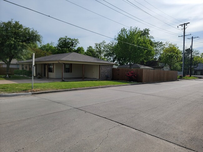 2513 Brewster St in Caddo Mills, TX - Foto de edificio - Building Photo