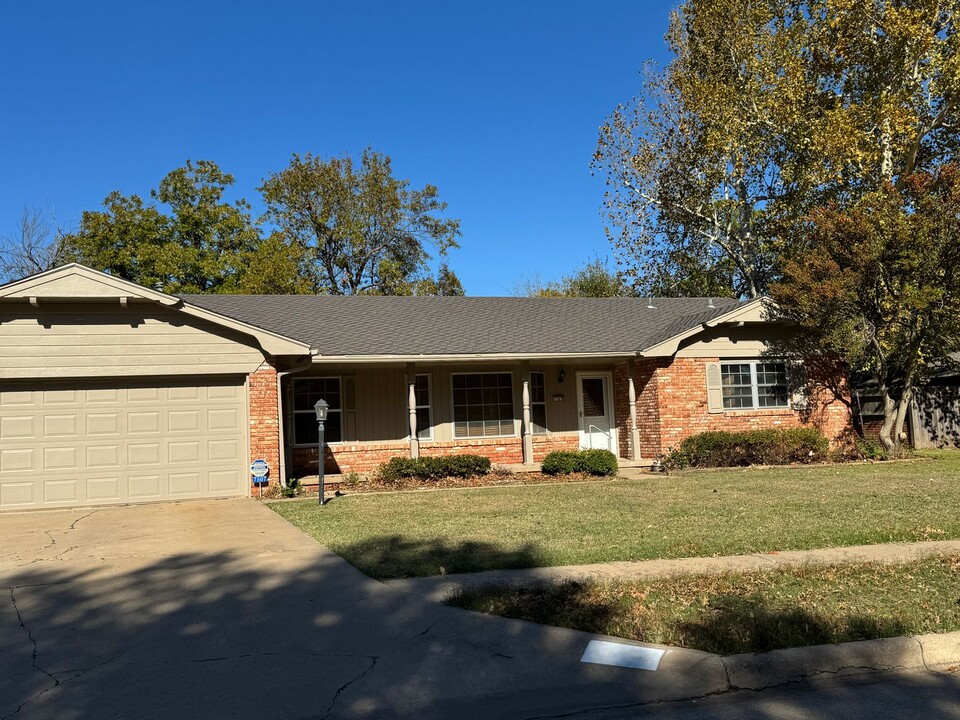 7507 NW Wycliffe Ln in Lawton, OK - Building Photo