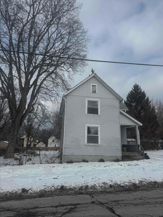 219 E 33rd St in Lorain, OH - Building Photo