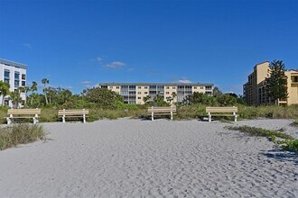8630 Midnight Pass Rd in Sarasota, FL - Building Photo - Building Photo