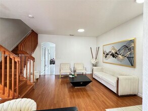 10833 NW 83rd St in Doral, FL - Building Photo - Building Photo