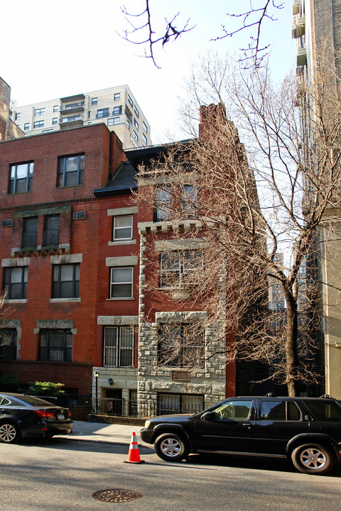 252 W 74th St in New York, NY - Foto de edificio