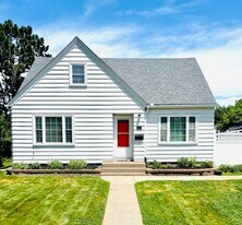 2124 E Lombard St in Davenport, IA - Building Photo