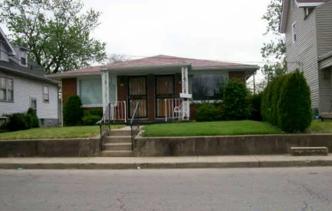 property at 19 W 17th St