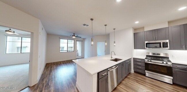 15501 N Dial Blvd, Unit B1 in Scottsdale, AZ - Building Photo - Building Photo