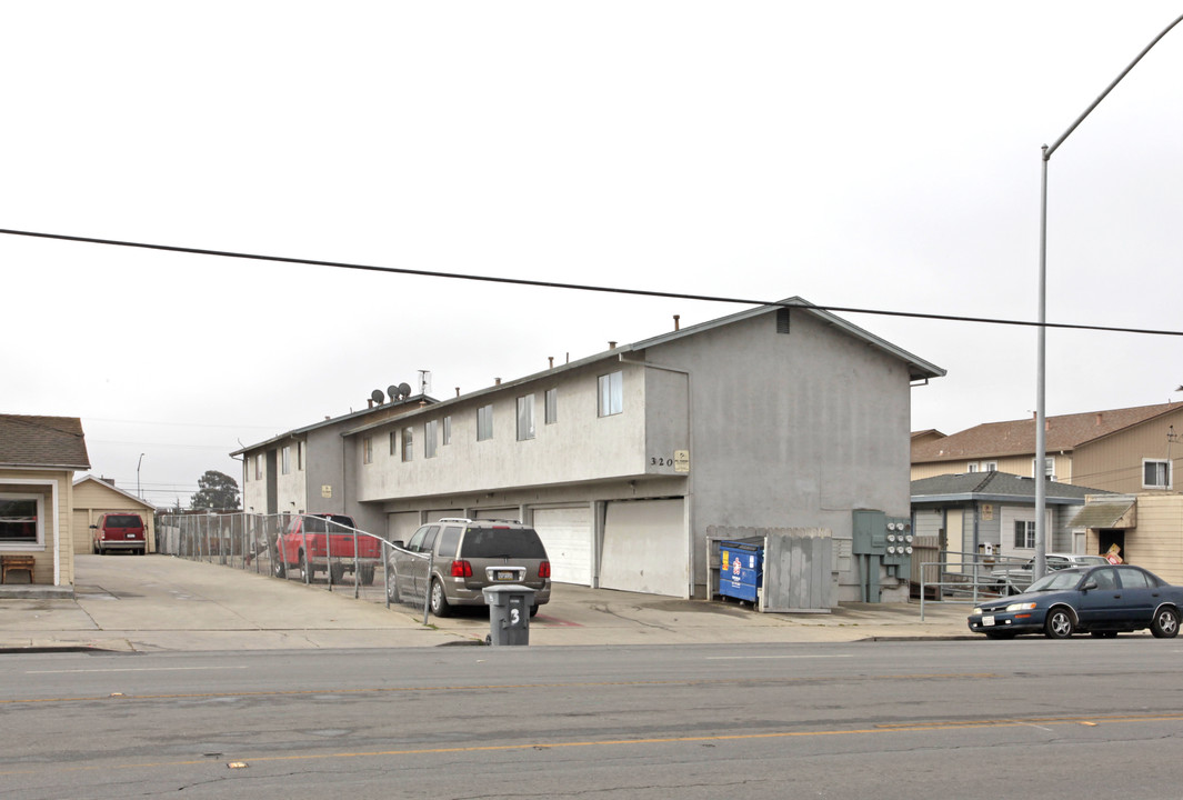 320 Williams Rd in Salinas, CA - Foto de edificio