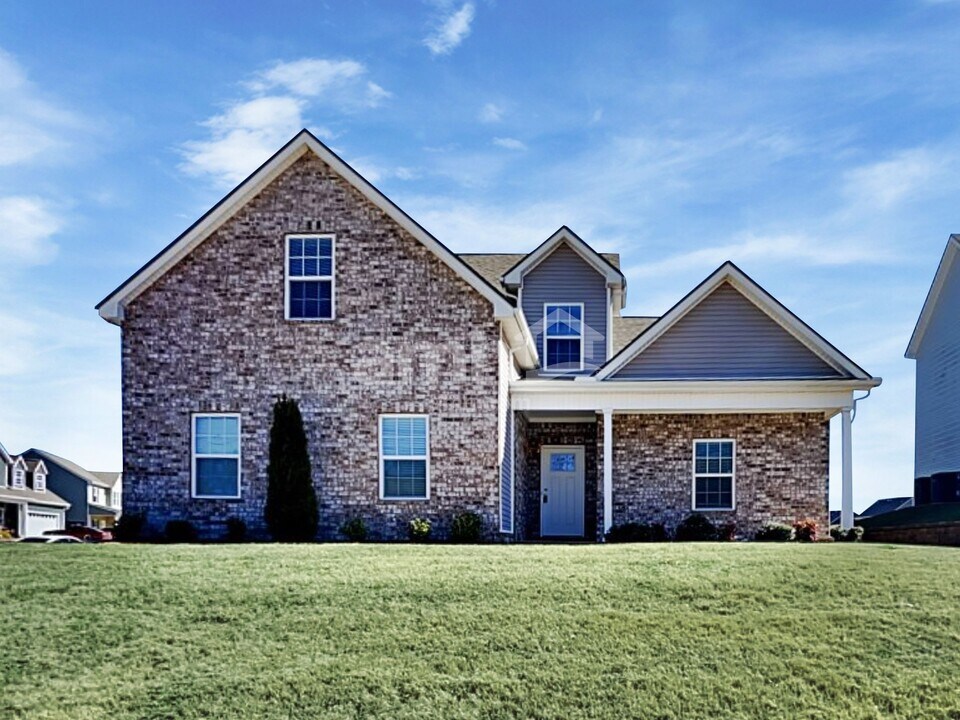 908 Beverly Ct in Spring Hill, TN - Foto de edificio