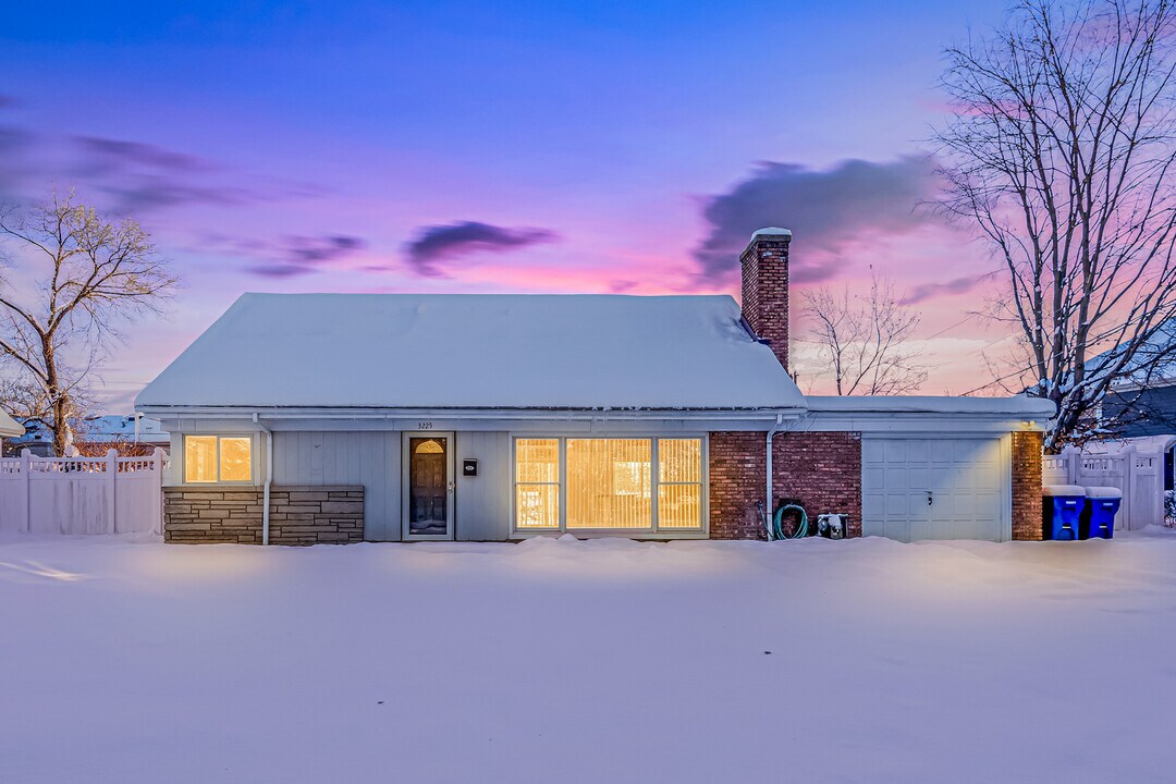 3225 Illinois Rd in Wilmette, IL - Foto de edificio