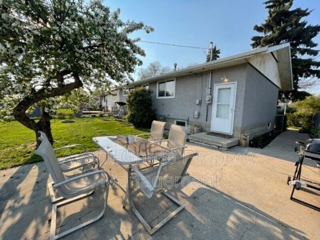 16419-16105 105 Ave NW in Edmonton, AB - Building Photo - Building Photo