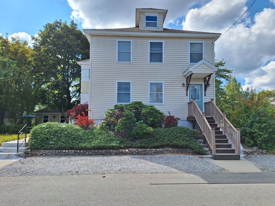 88 Bismark St, Unit 88 Bismark St in Manchester, NH - Building Photo