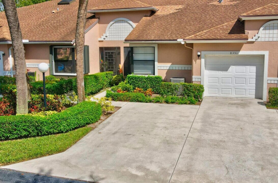 8351 Sunmeadow Ln in Boca Raton, FL - Building Photo