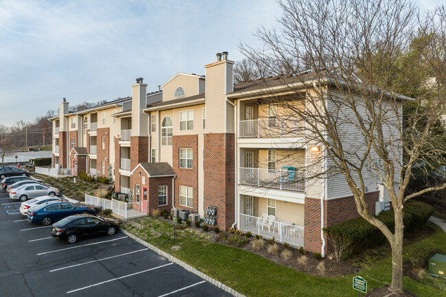 Crescent Court in Wayne, NJ - Building Photo - Building Photo