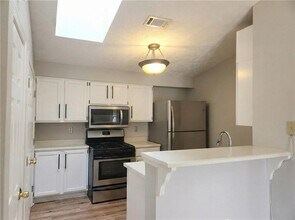 1244 Keys Lake Dr NE in Atlanta, GA - Building Photo - Building Photo