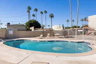 3737 E Turney Ave, Unit 209 in Phoenix, AZ - Building Photo - Building Photo