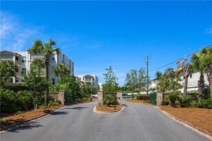 105 Gascoigne Ave in St. Simons Island, GA - Building Photo