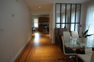 144 Circuit Rd-Unit -1 in Winthrop, MA - Building Photo - Building Photo