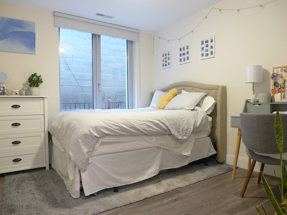 34 Cunard St in Boston, MA - Building Photo