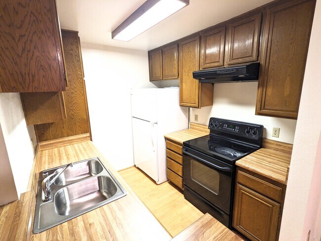 3961 Via Marisol in Los Angeles, CA - Building Photo - Building Photo