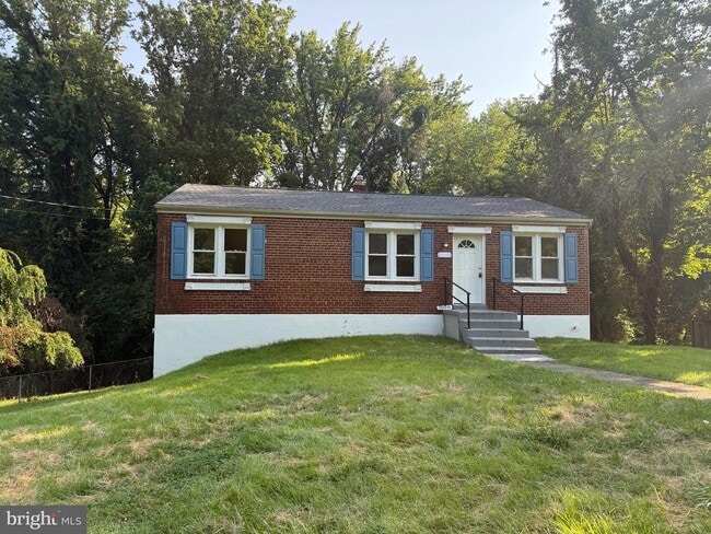 property at 1606 Thomas Rd