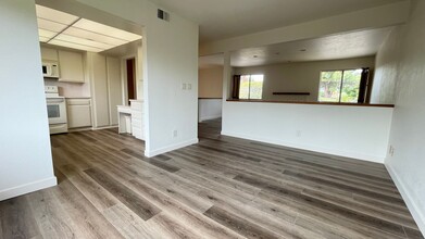 298 Country Club Dr in San Luis Obispo, CA - Foto de edificio - Building Photo