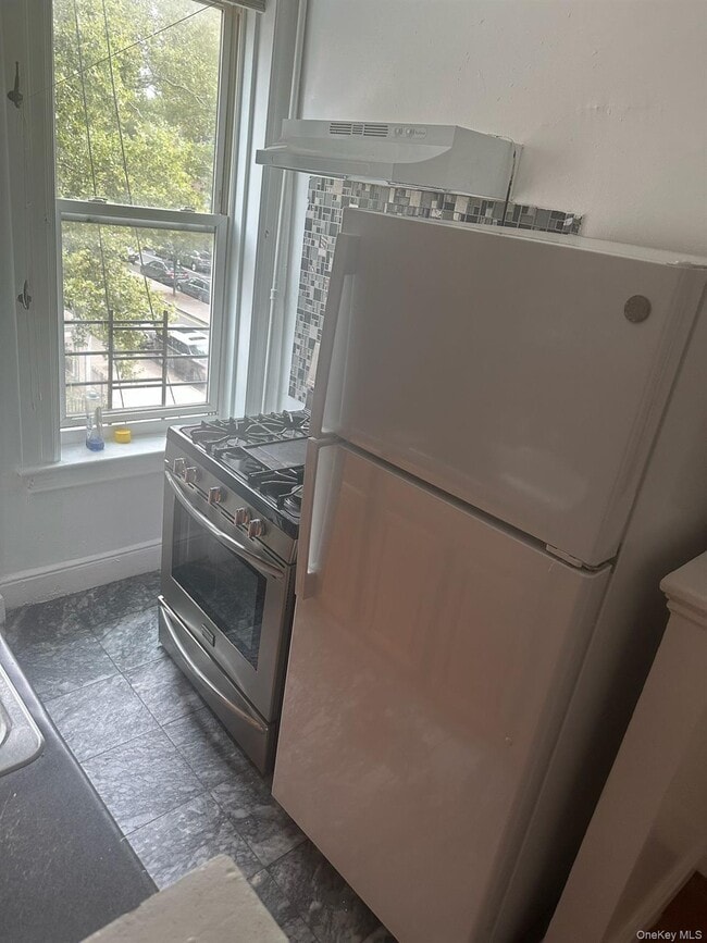 property at 206 Hoyt St