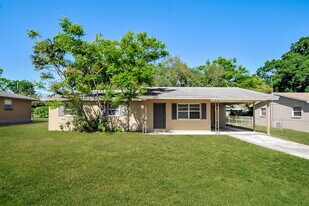 5927 Stokes Rd in Lakeland, FL - Building Photo