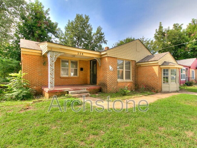 property at 228 SW 46th St