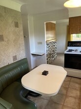 410 Terrahue Rd in Victoria, BC - Building Photo - Building Photo