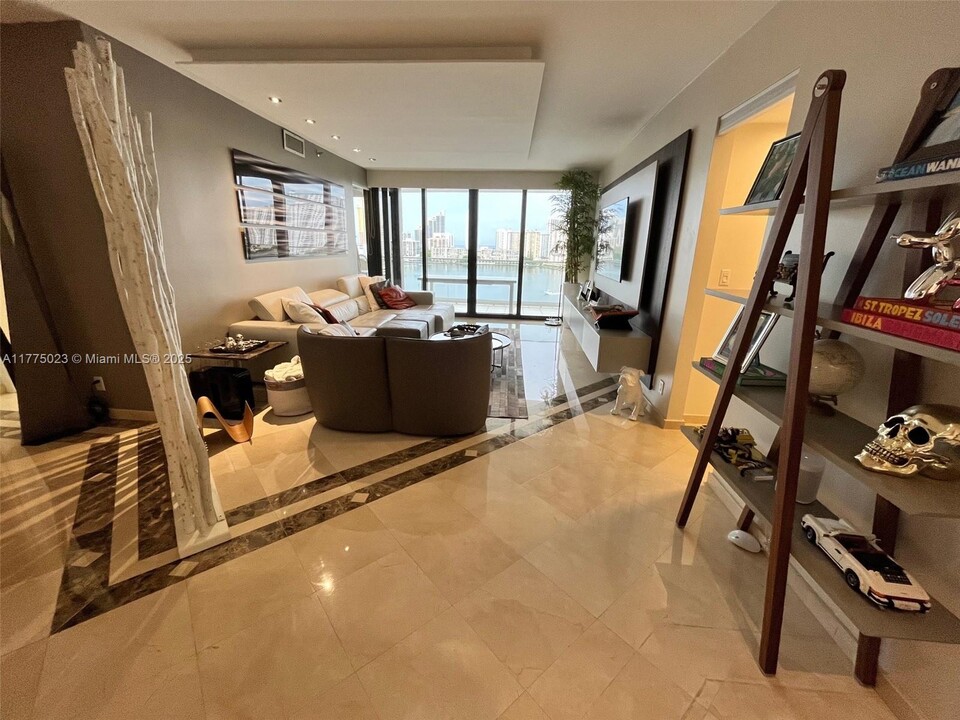 2800 Island Blvd in Aventura, FL - Building Photo