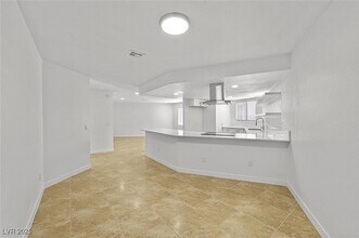 2080 Karen Ave in Las Vegas, NV - Building Photo - Building Photo