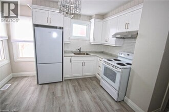 1356 Upper Wellington St in Hamilton, ON - Building Photo - Building Photo