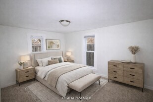 136 Bridge Rd in Salisbury, MA - Building Photo