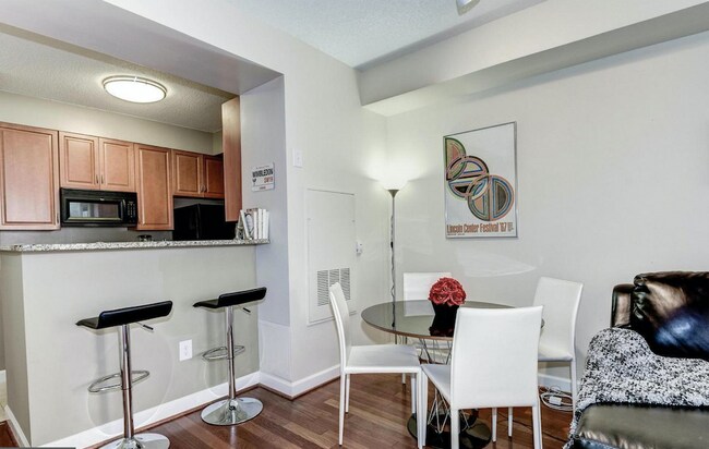 1111 25th St NW, Unit 515 in Washington, DC - Building Photo - Building Photo