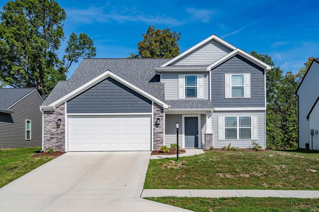 14732 Verona Lks Psge in Fort Wayne, IN - Building Photo