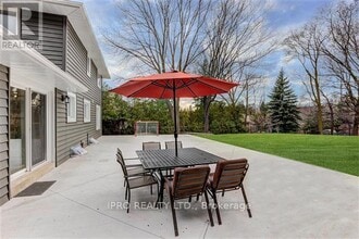 253 Pinetree Way in Mississauga, ON - Building Photo - Building Photo