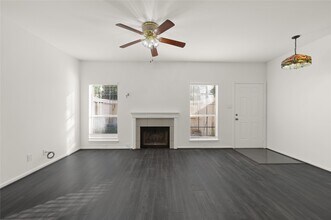 2860 Holly Hall St in Houston, TX - Building Photo - Building Photo