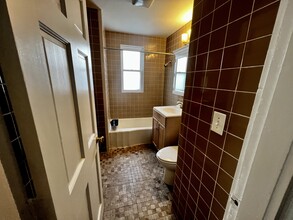 19 Banks St, Unit 2 in Somerville, MA - Building Photo - Building Photo