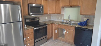 7886 Marioak Dr in Elkridge, MD - Building Photo - Building Photo