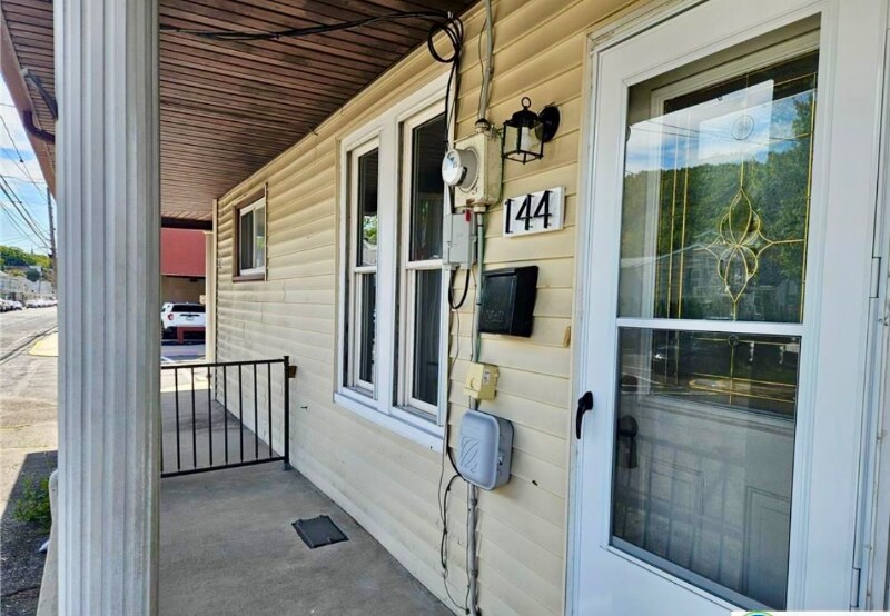 144 S Nicholas St in St. Clair, PA - Building Photo